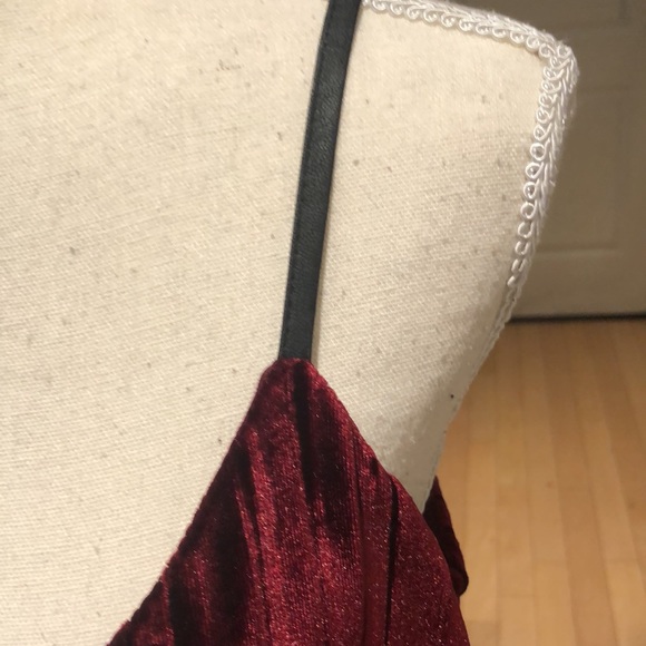 🇺🇸 Tart Burgundy Velvet Dress - Small - Picture 5 of 12